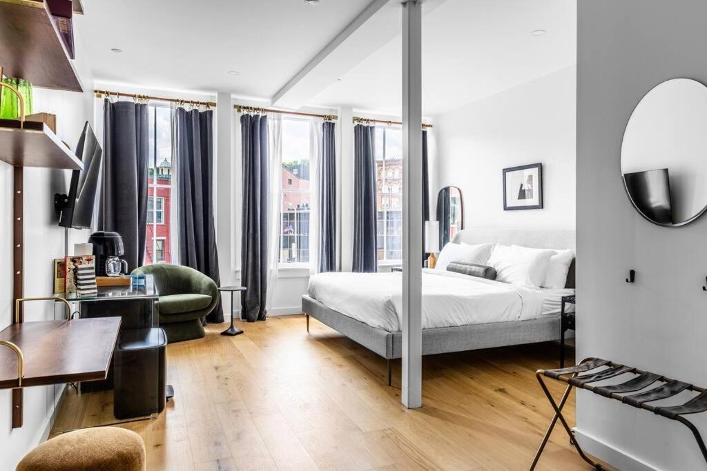 The Phenix Historic Dtwn Hotel, King Bed, Pickering Square View, Room # 301 Bangor Exterior foto